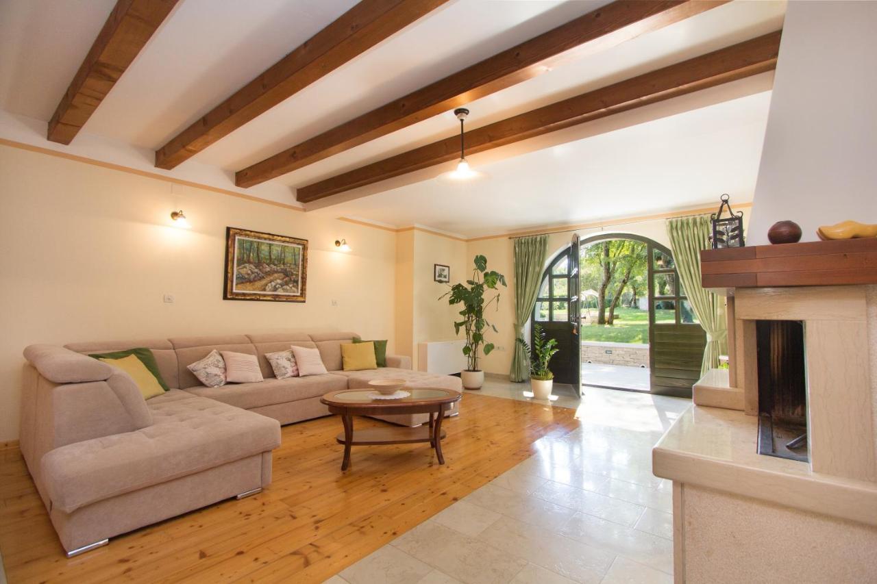 Villa Kringa Tinjan Zewnętrze zdjęcie