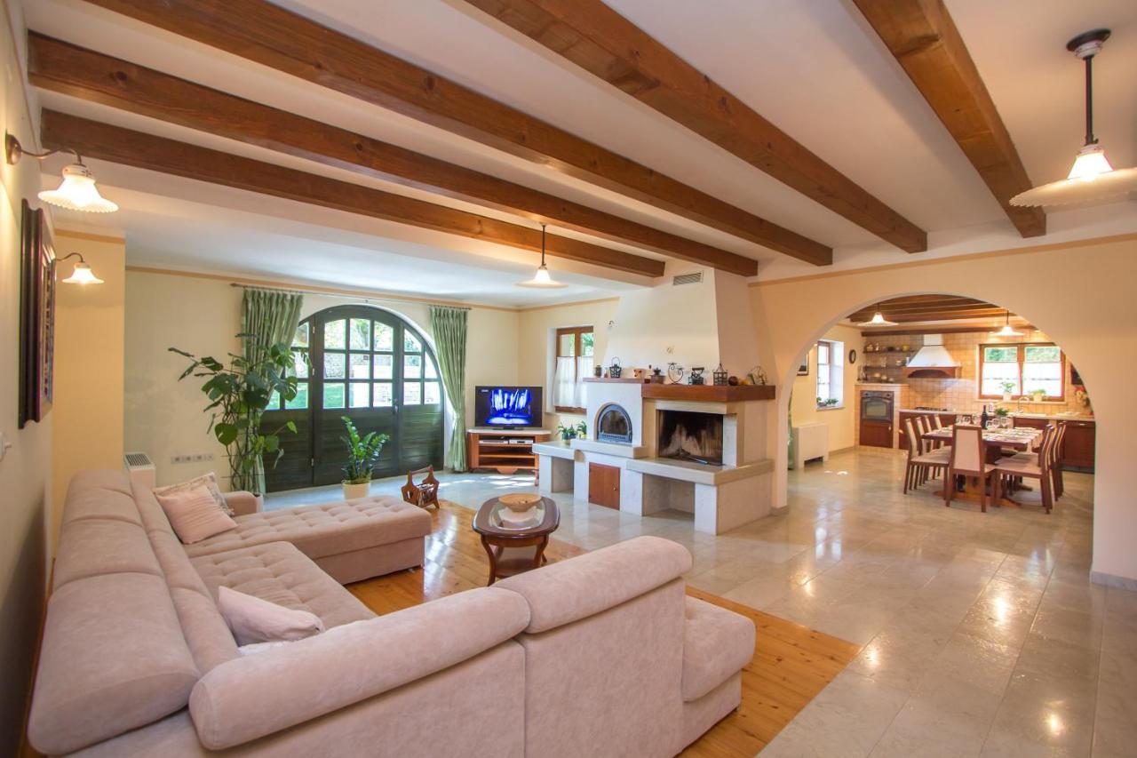 Villa Kringa Tinjan Zewnętrze zdjęcie